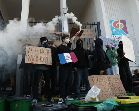 Recently Appointed French PM Under Intense Scrutiny as Nationwide Protests Paralyze Schools and Transport